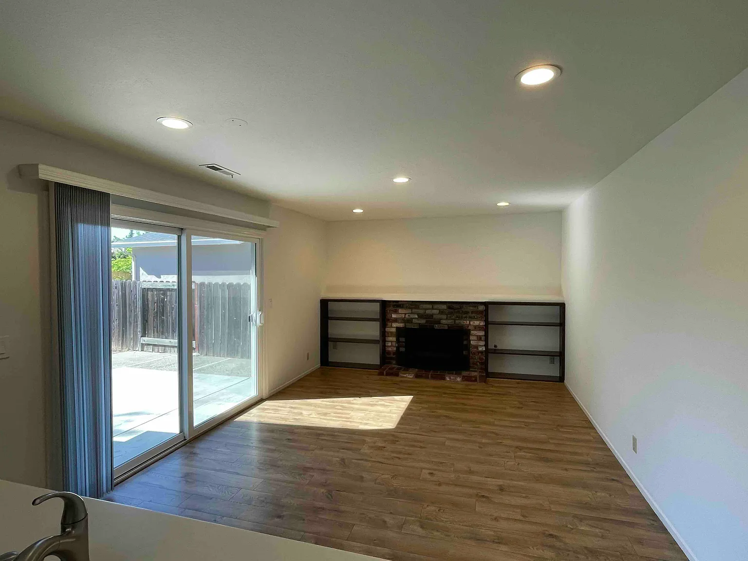 4 bed, 1665 sqft, $5,395 — Photo 4