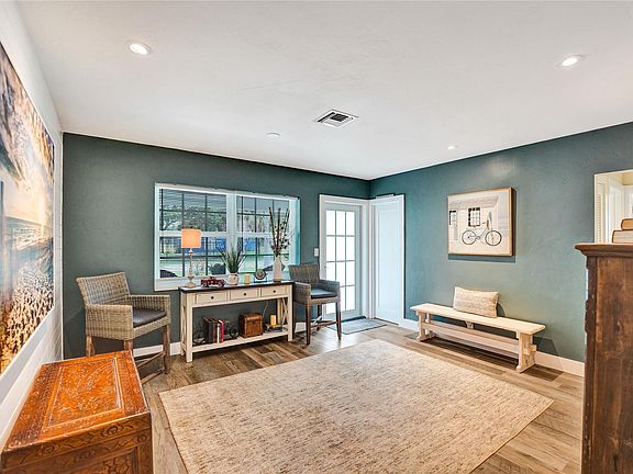 3rd image of 538 NE 16th Court