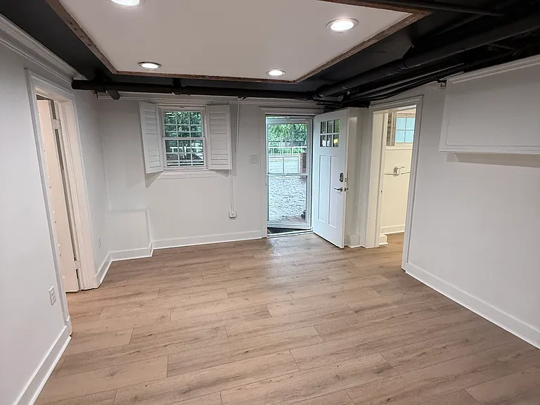138 N Hawthorne Rd #1 — Photo 5