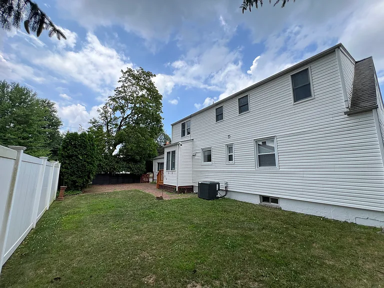 377 Hasbrouck Blvd — Photo 27