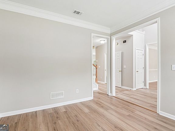3rd image of 120 Heritage Ct