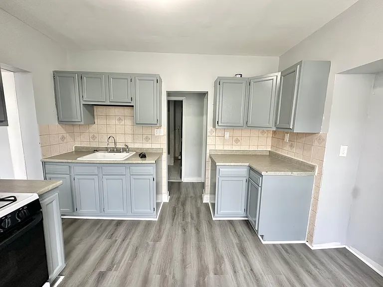 169 Johnson Ave #2R — Photo 3