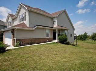 562 N Maggie Ln, Romeoville, IL 60446