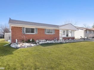 33131 Janet Ave, Fraser, MI 48026