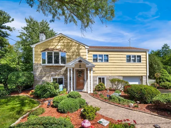 12 Carpenter Rd, Lynnfield, MA 01940