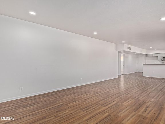 4th image of 4530 E San Carlos Pl S