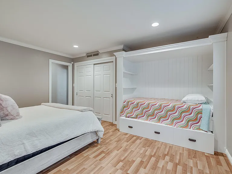 1516 E Britton Rd — Photo 24