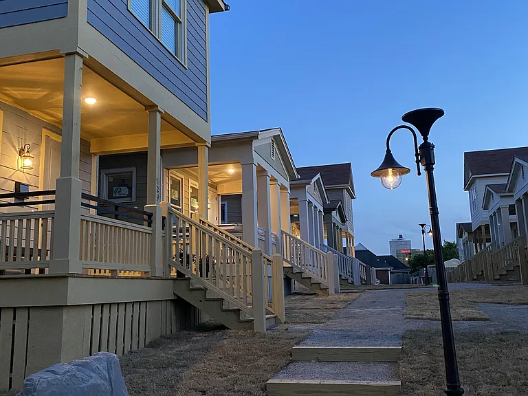 606 N Main St #202 — Photo 10