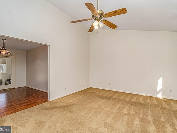 4th image of 13 Belair Dr