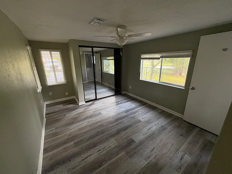 523 Highline Dr — Photo 5