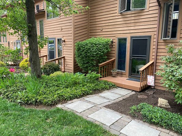 8 Laurel Brook Dr