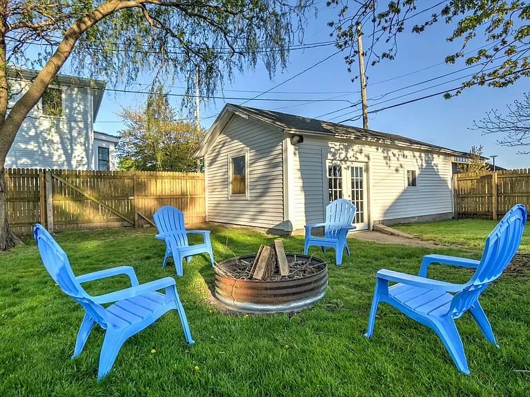 116 S Park St — Photo 31