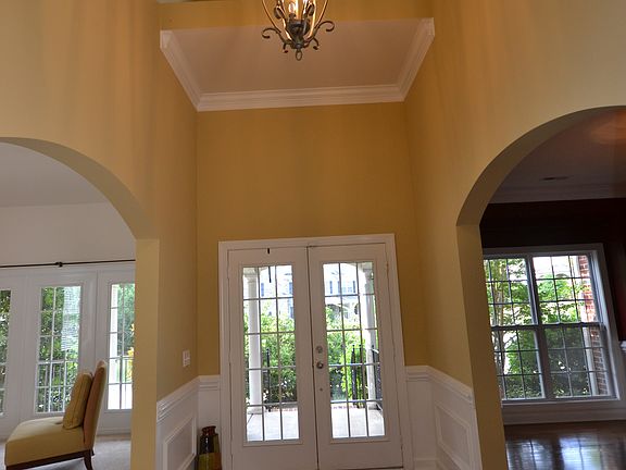 2 story entry hall