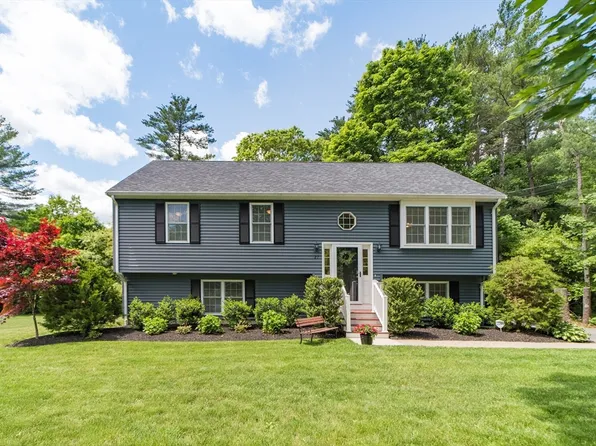 21 Woodlawn St, Middleboro, MA 02346