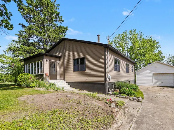9007 Lake Rd, Berrien Center, MI 49102