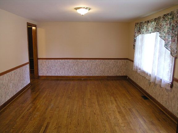 2nd image of 822 Virginia St