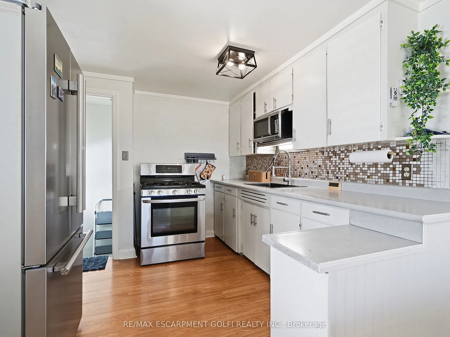 3 bed, $2,200 — Photo 4