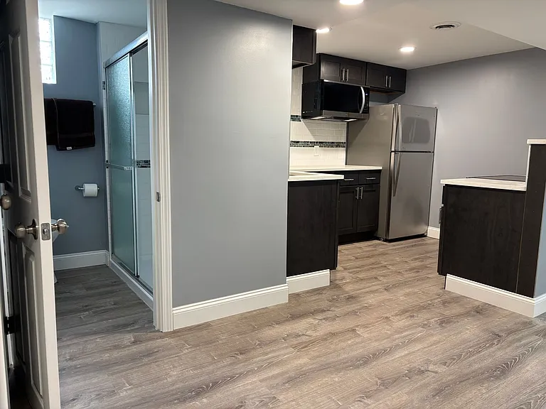 562 Kenmore Ave — Photo 4