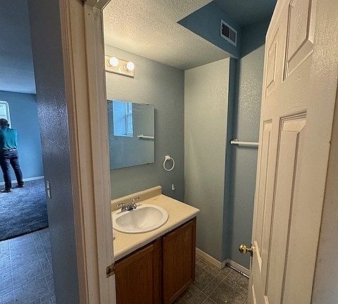 5th image of 1111 W High St