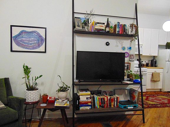 5th image of 1549 N Bell Ave #1R