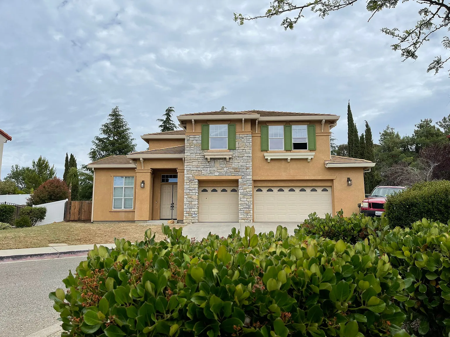 5 bed, 3403 sqft, $4,950 — Photo 1