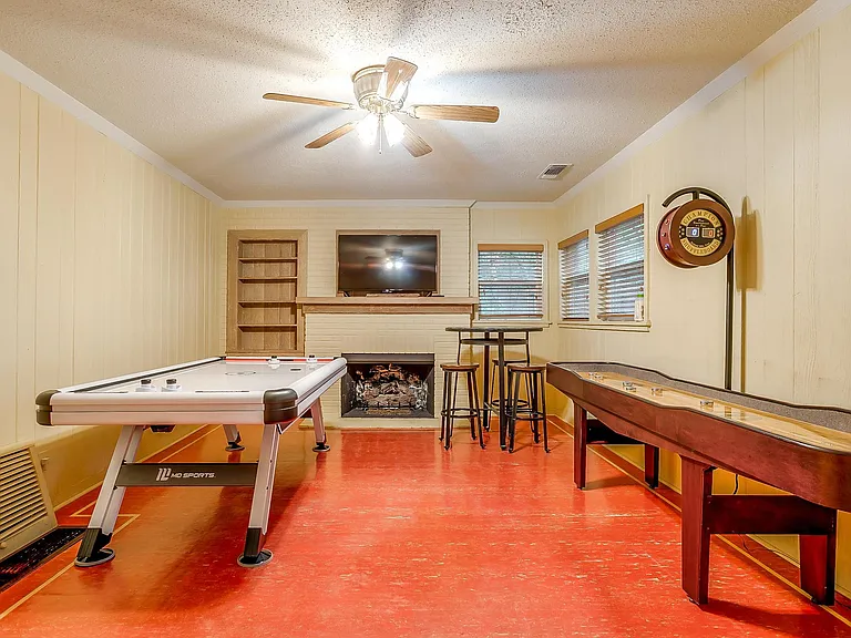1505 N Riverside Dr — Photo 12