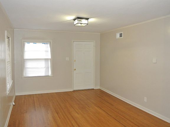 3rd image of 1453 Colonial Rd
