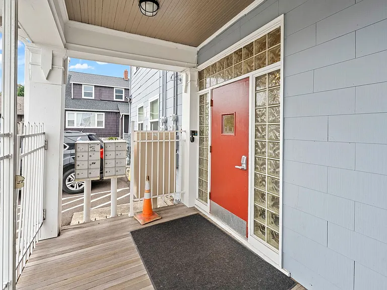 207 Chester Ave — Photo 17