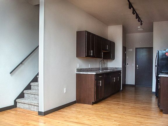 2nd image of 200 S 6th St #207
