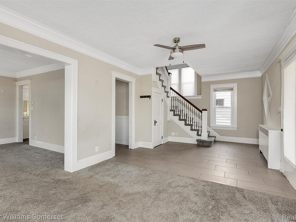 22816 Ridgeway St, photo 4