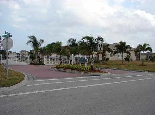 552 Calamondin Way SW — Photo 2
