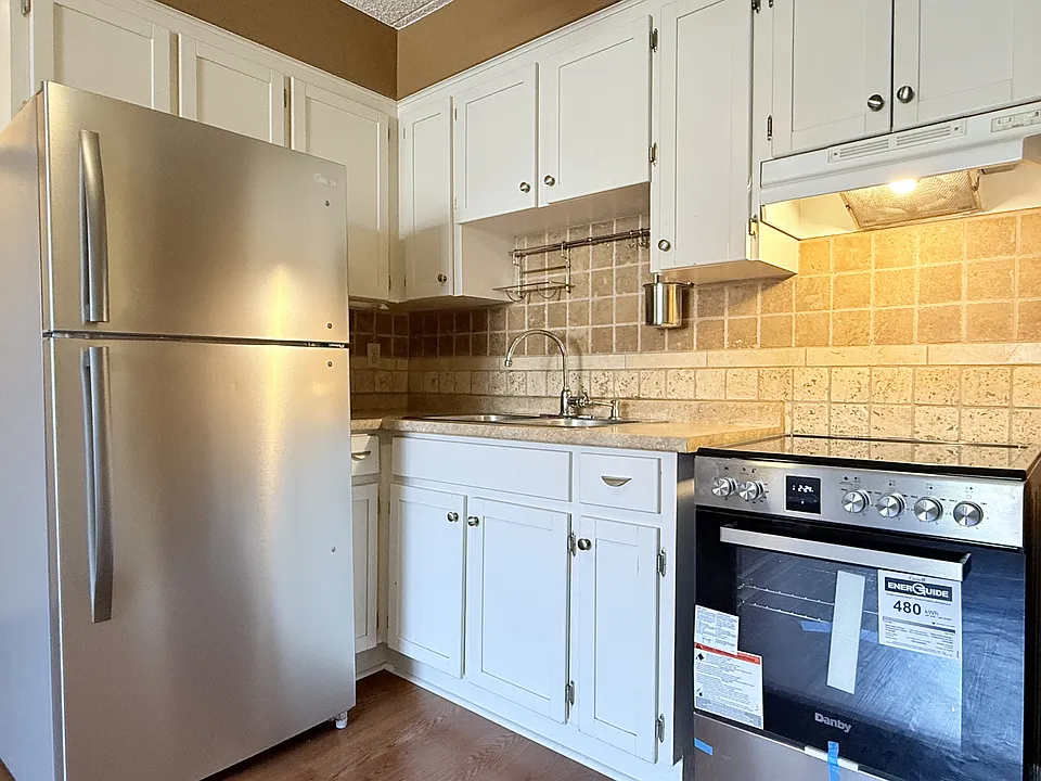 360 Tecumseh Rd W #207