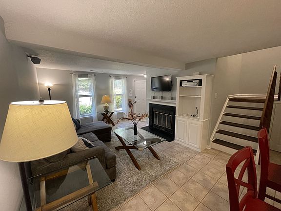 Living Room (opposite corner from entrance)