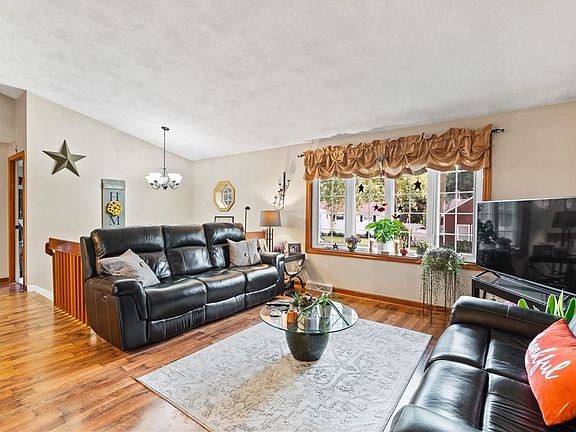 5th image of 51 Cove Ave