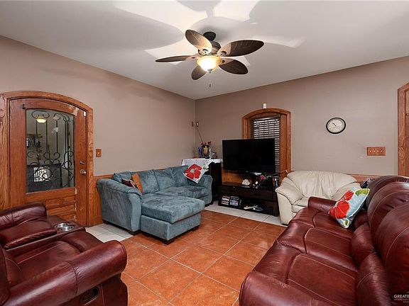 3rd image of 4902 Sotira St