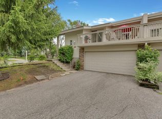 9725 Dorset Ln, Eden Prairie, MN 55347