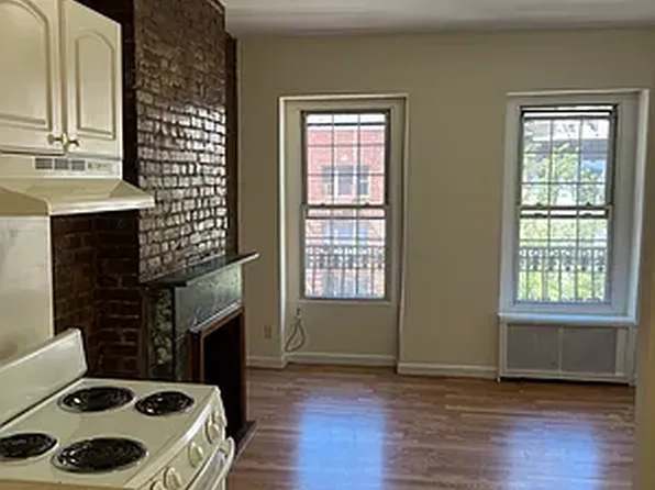 1372 1st Avenue image 1 of 14