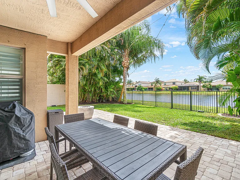 8300 Calabria Lakes Dr — Photo 42