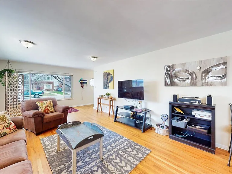 715 Ivanhoe St — Photo 4