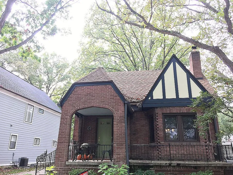 1023 N Maple Ave photo 1
