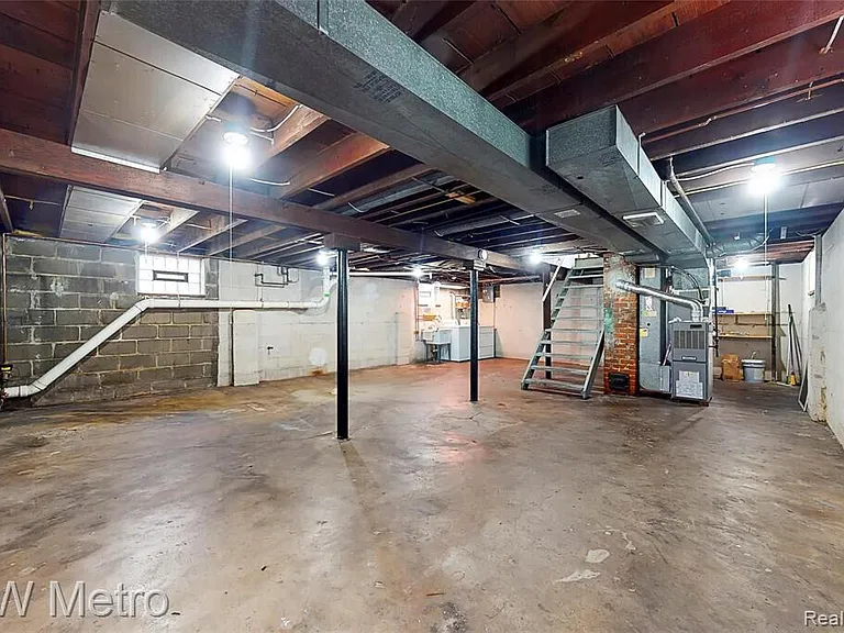 865 W Marshall St — Photo 16