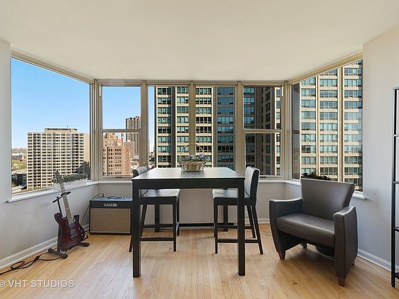 4th image of 525 W Hawthorne Pl APT 1706