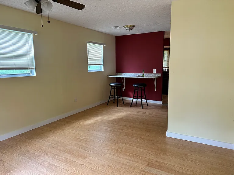 1008 Oak St — Photo 6