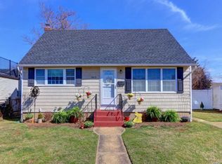 365 N Idaho Ave, Massapequa, NY 11758