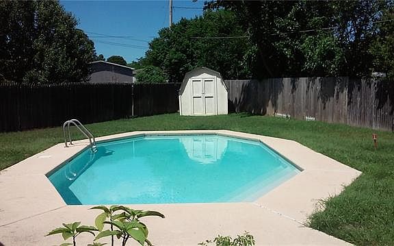 3rd image of 5804 Waterford Ct