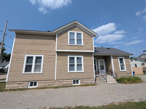 3rd image of 832 Frederick St