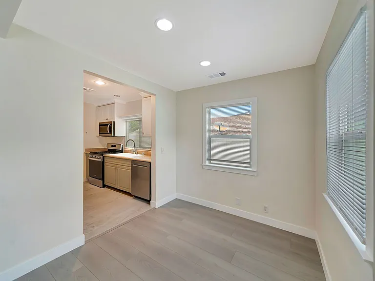 10951 Whitegate Ave — Photo 13