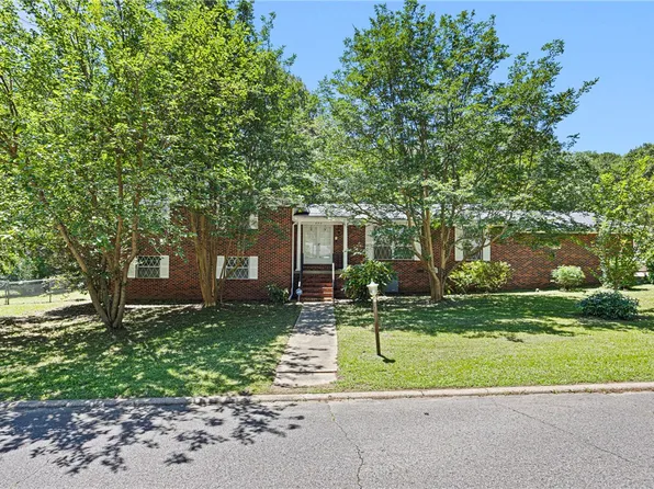 711 W 18th Ter, Russellville, AR 72801