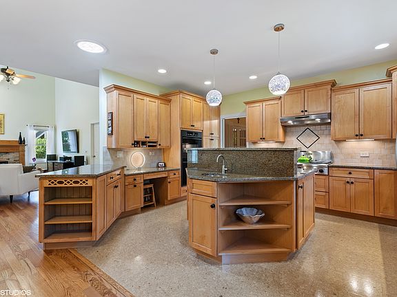 5th image of 1301 Infanta Ct