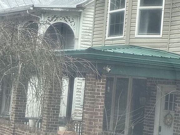 3rd image of 570 Pine Creek Dr